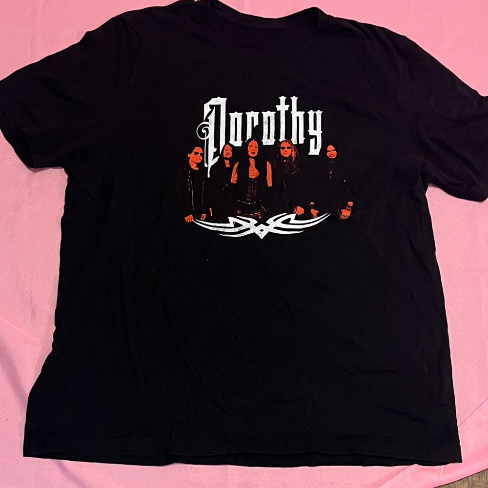 Dorothy- Black Graphic Band T-Shirt